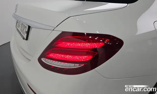 Mercedes-Benz E-Class 2016 2.0 автомат (гидро), миниатюра 8 Mercedes-Benz E-Class 2016 2.0 автомат (гидро), миниатюра 8