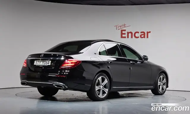 Mercedes-Benz E-Class, 2017, 54 790 км