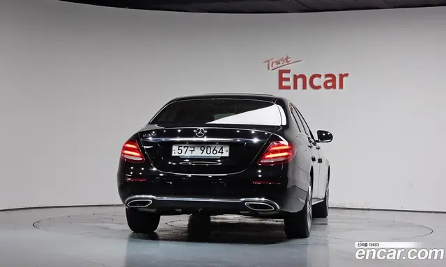 Mercedes-Benz E-Class 2017 2.0 автомат (гидро), миниатюра 3