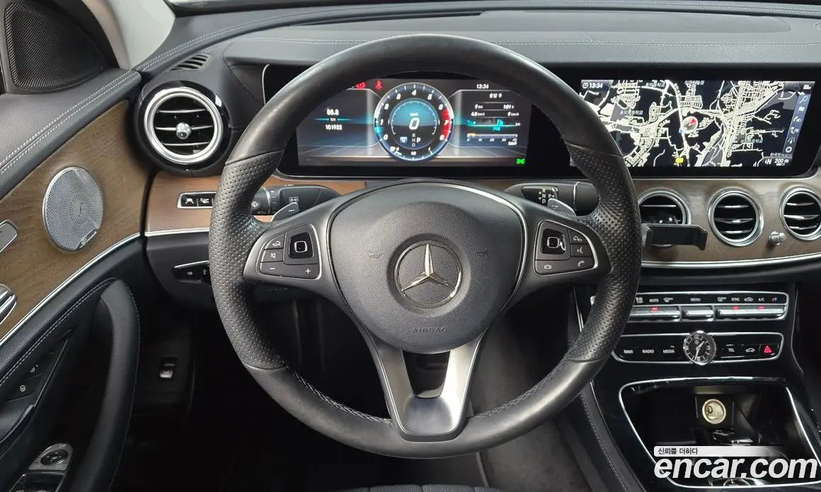 Mercedes-Benz E-Class 2017 2.0 автомат (гидро), фото 17