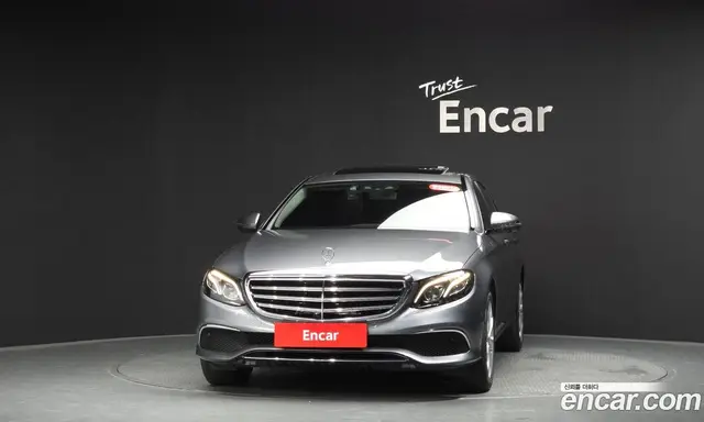 Mercedes-Benz E-Class 2018 2.0 автомат (гидро), миниатюра 2