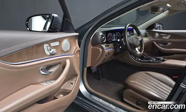 Mercedes-Benz E-Class 2018 2.0 автомат (гидро), миниатюра 12