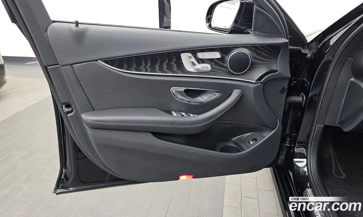 Mercedes-Benz E-Class 2022 2.0 автомат (гидро), фото 14 Mercedes-Benz E-Class 2022 2.0 автомат (гидро), фото 14