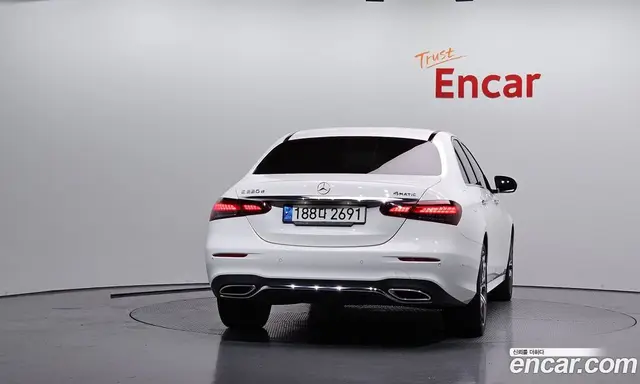 Mercedes-Benz E-Class 2022 2.0 автомат (гидро), миниатюра 4