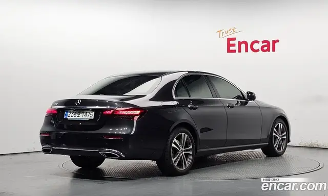 Mercedes-Benz E-Class 2023 2.0 автомат (гидро), миниатюра 2
