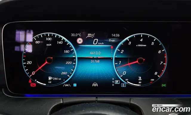 Mercedes-Benz E-Class 2023 2.0 автомат (гидро), миниатюра 11