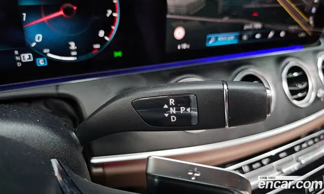 Mercedes-Benz E-Class 2023 2.0 автомат (гидро), миниатюра 12