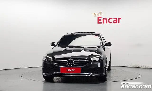 Mercedes-Benz E-Class 2023 2.0 автомат (гидро), миниатюра 3