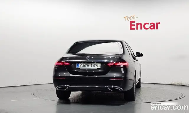 Mercedes-Benz E-Class 2023 2.0 автомат (гидро), миниатюра 4