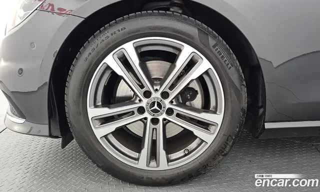 Mercedes-Benz E-Class 2023 2.0 автомат (гидро), миниатюра 5