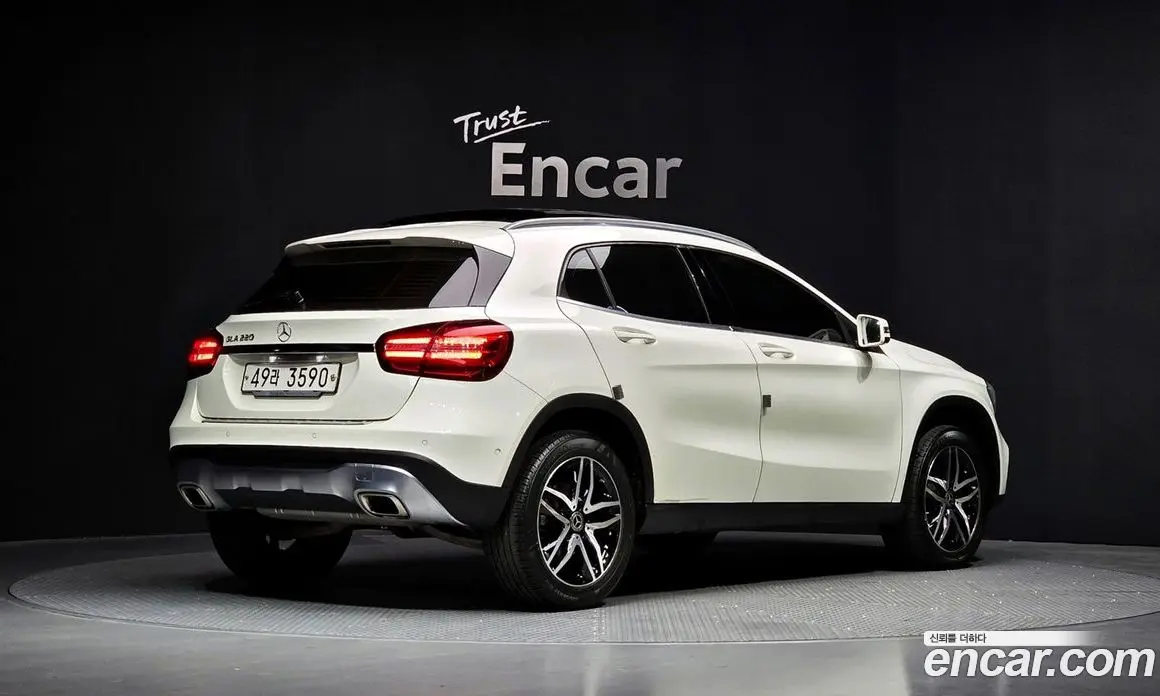 Mercedes-Benz GLA-Class 2018 2.0 автомат (гидро), фото 2 Mercedes-Benz GLA-Class 2018 2.0 автомат (гидро), фото 2