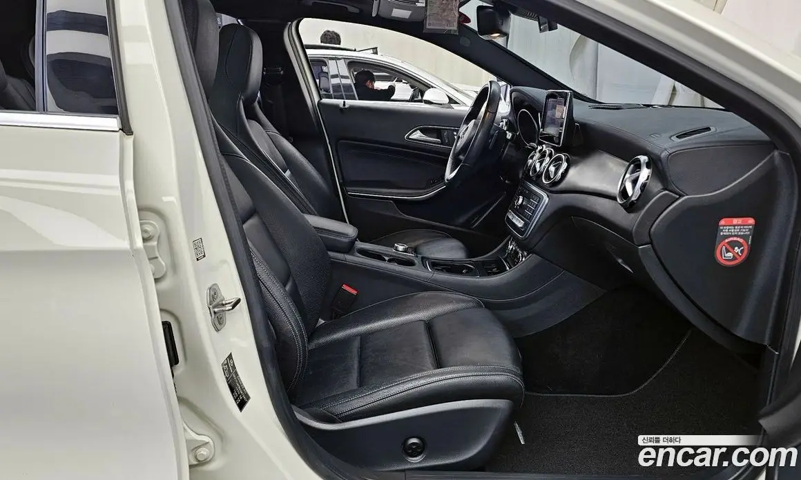 Mercedes-Benz GLA-Class 2018 2.0 автомат (гидро), фото 12 Mercedes-Benz GLA-Class 2018 2.0 автомат (гидро), фото 12