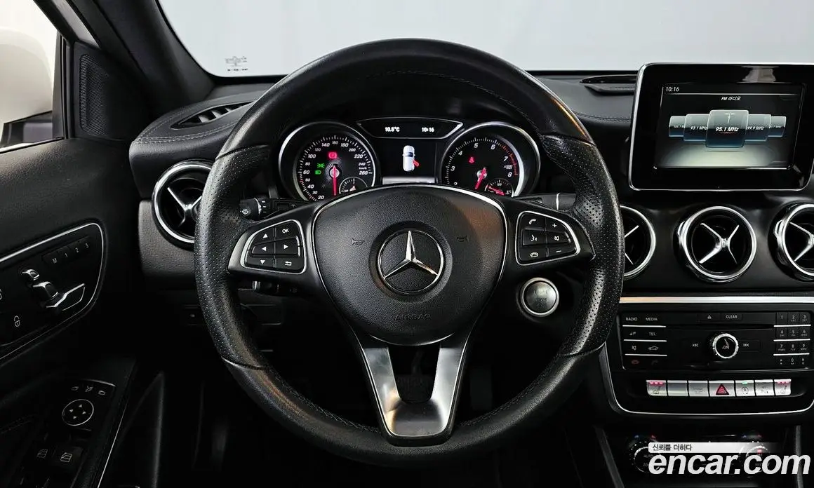 Mercedes-Benz GLA-Class 2018 2.0 автомат (гидро), фото 13 Mercedes-Benz GLA-Class 2018 2.0 автомат (гидро), фото 13
