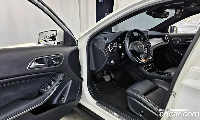 Mercedes-Benz GLA-Class 2018 2.0 автомат (гидро), миниатюра 10 Mercedes-Benz GLA-Class 2018 2.0 автомат (гидро), миниатюра 10