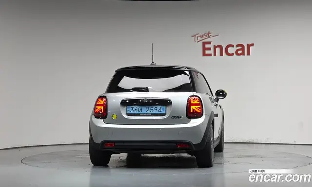 Mini Cooper 2023 автомат (гидро), миниатюра 3