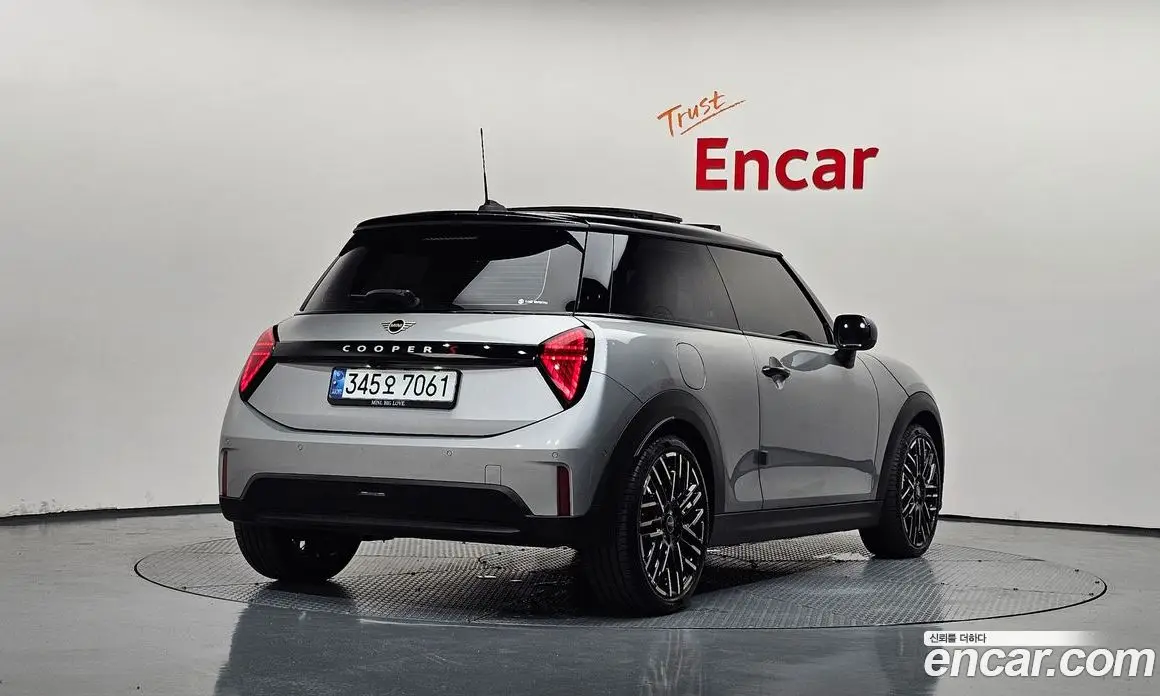 Mini Cooper 2024 2.0 автомат (гидро), фото 1 Mini Cooper 2024 2.0 автомат (гидро), фото 1