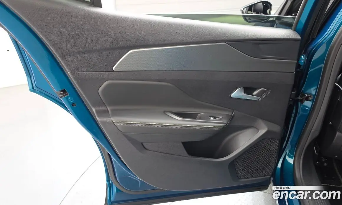Peugeot 408 2025 1.2 автомат (гидро), фото 15 Peugeot 408 2025 1.2 автомат (гидро), фото 15