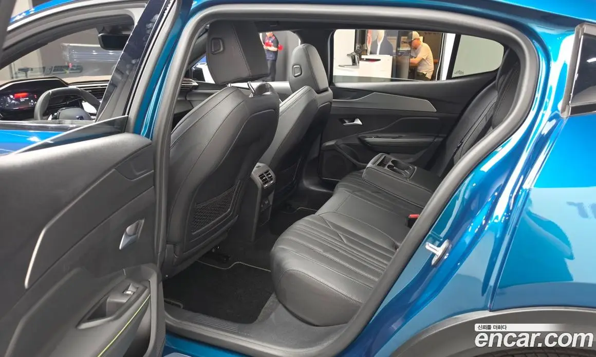 Peugeot 408 2025 1.2 автомат (гидро), фото 17 Peugeot 408 2025 1.2 автомат (гидро), фото 17