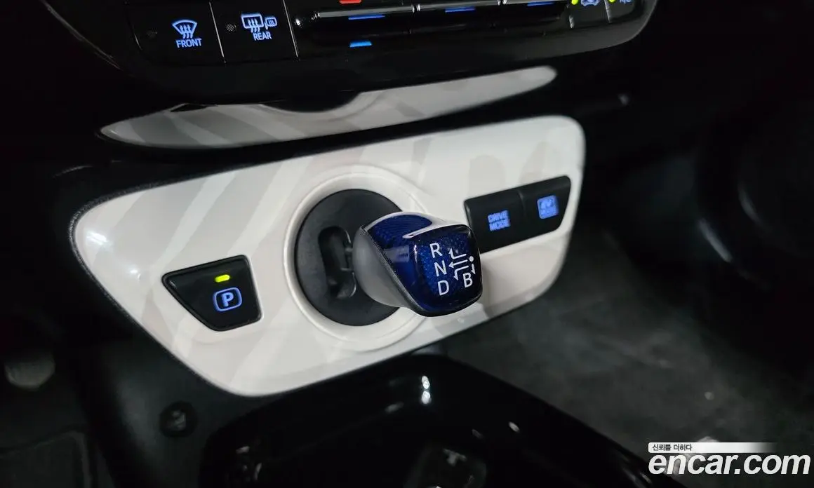Toyota Prius 2018 1.8 автомат (гидро), фото 12