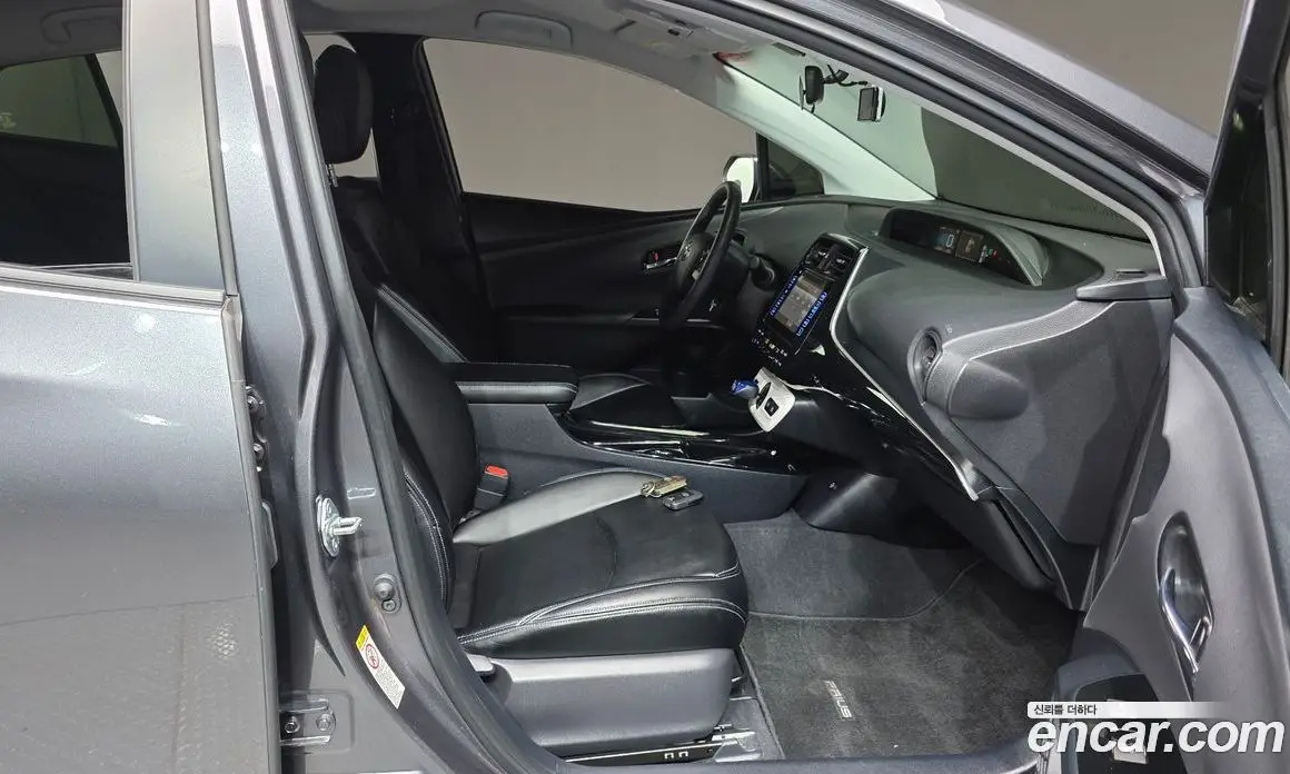 Toyota Prius 2018 1.8 автомат (гидро), фото 13