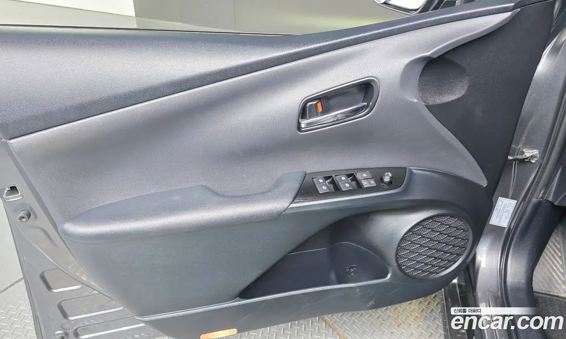Toyota Prius 2018 1.8 автомат (гидро), фото 14