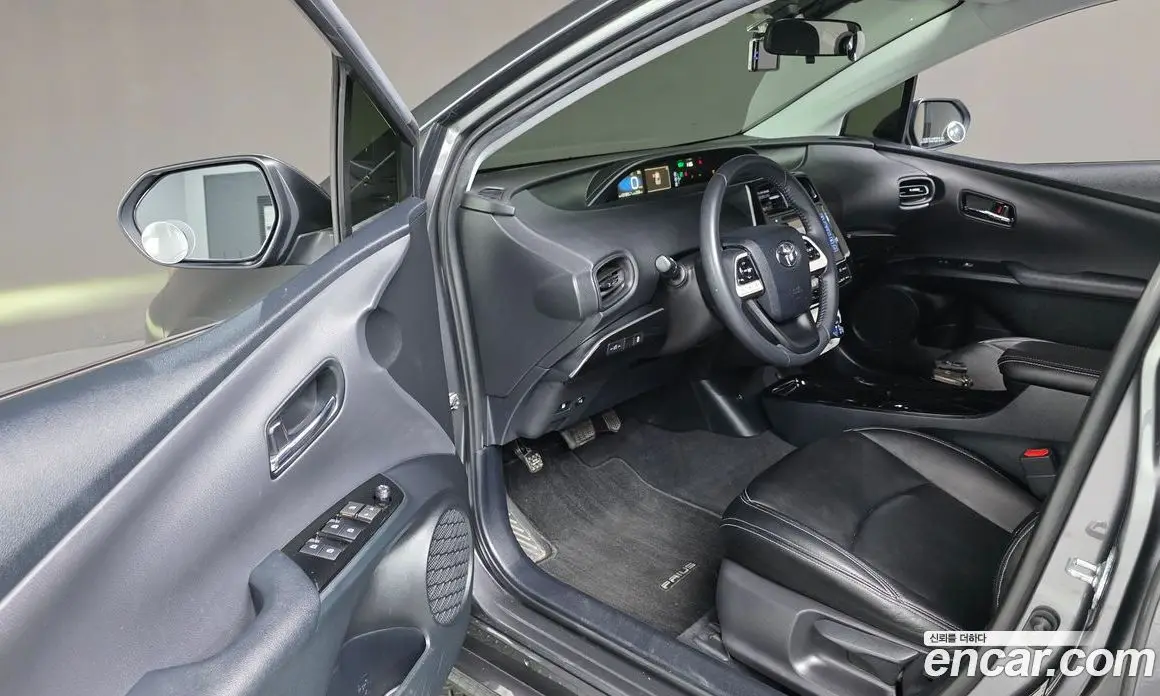 Toyota Prius 2018 1.8 автомат (гидро), фото 17