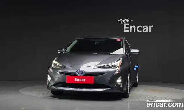 Toyota Prius 2018 1.8 автомат (гидро), миниатюра 3