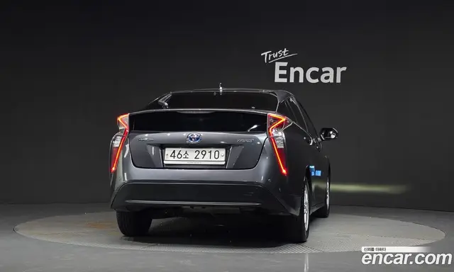 Toyota Prius 2018 1.8 автомат (гидро), миниатюра 4