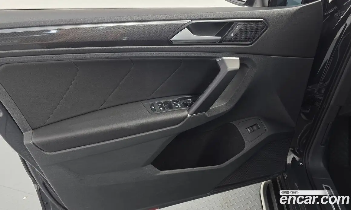 Volkswagen Tiguan 2018 2.0 автомат (гидро), фото 14