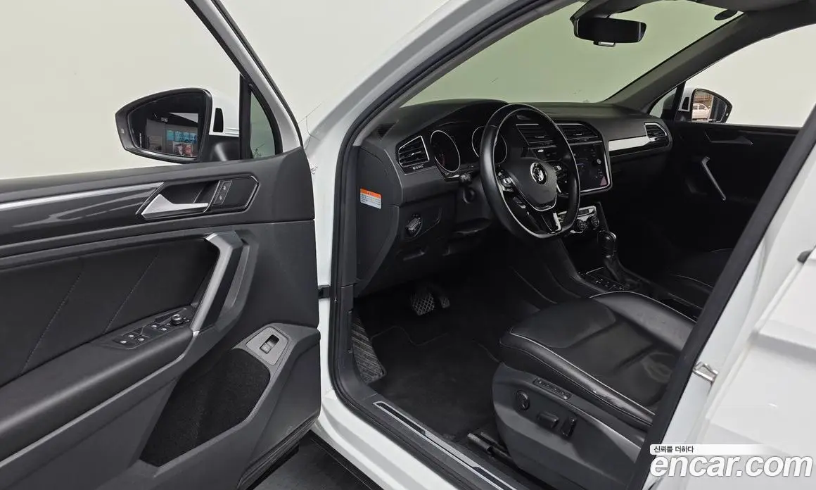 Volkswagen Tiguan 2018 2.0 автомат (гидро), фото 13