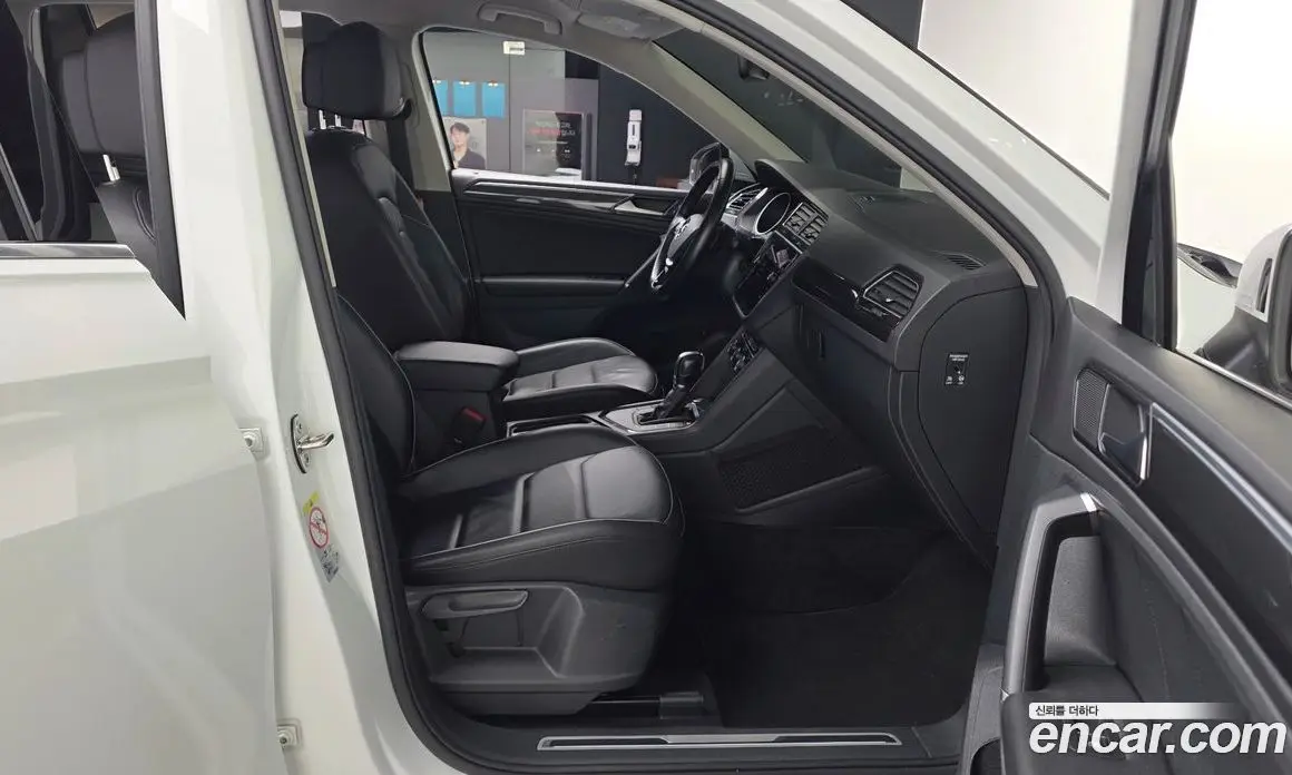 Volkswagen Tiguan 2018 2.0 автомат (гидро), фото 17