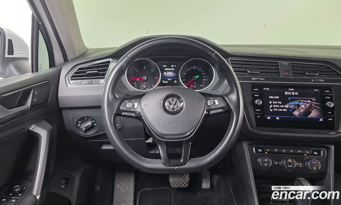 Volkswagen Tiguan 2018 2.0 автомат (гидро), фото 19