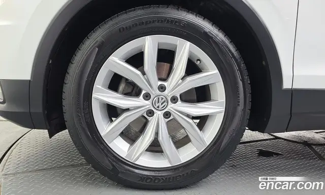 Volkswagen Tiguan 2018 2.0 автомат (гидро), миниатюра 5