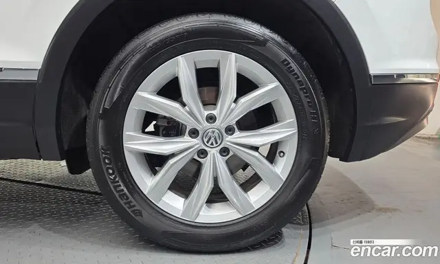 Volkswagen Tiguan 2018 2.0 автомат (гидро), миниатюра 7