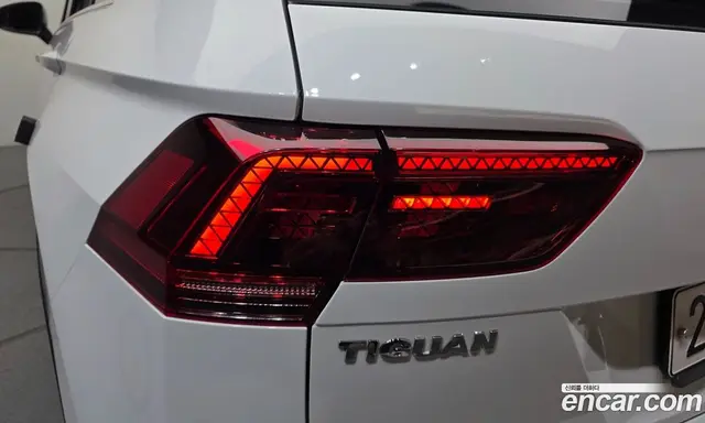 Volkswagen Tiguan 2018 2.0 автомат (гидро), миниатюра 9