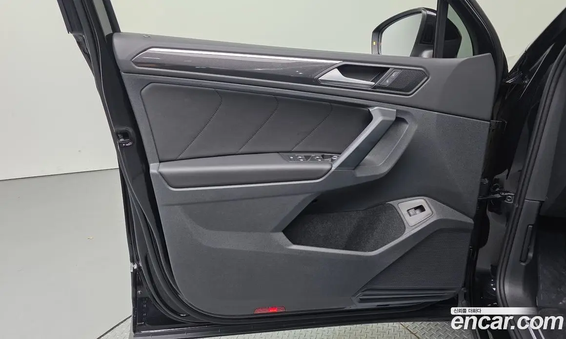 Volkswagen Tiguan 2023 2.0 автомат (гидро), фото 14 Volkswagen Tiguan 2023 2.0 автомат (гидро), фото 14