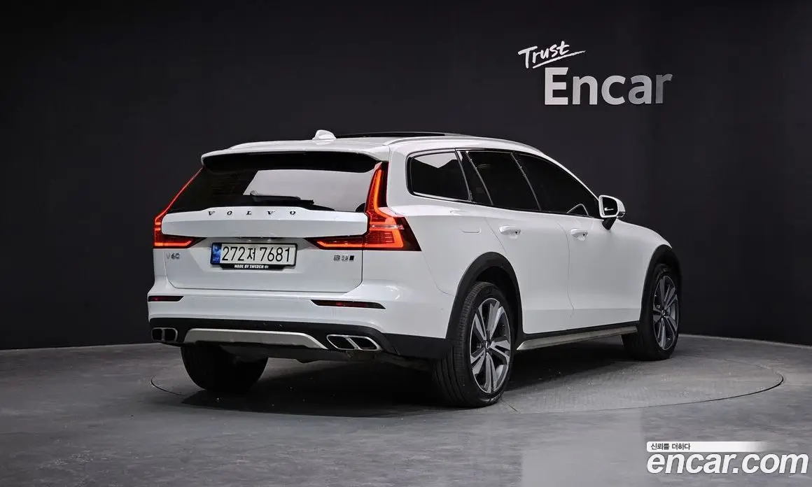 Volvo V60 2021 2.0 автомат (гидро), фото 2 Volvo V60 2021 2.0 автомат (гидро), фото 2