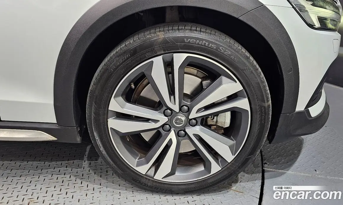 Volvo V60 2021 2.0 автомат (гидро), фото 7 Volvo V60 2021 2.0 автомат (гидро), фото 7