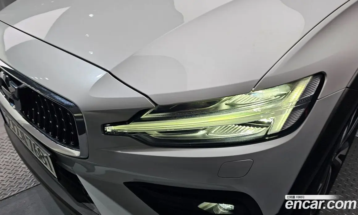 Volvo V60 2021 2.0 автомат (гидро), фото 8 Volvo V60 2021 2.0 автомат (гидро), фото 8