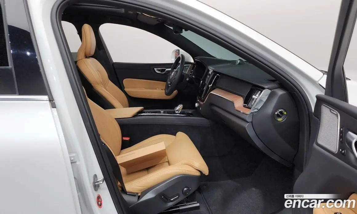 Volvo XC60 2023 2.0 автомат (гидро), фото 15 Volvo XC60 2023 2.0 автомат (гидро), фото 15