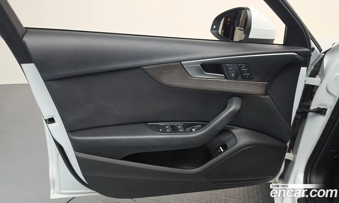 Audi A4 2019 2.0 автомат (гидро), фото 14