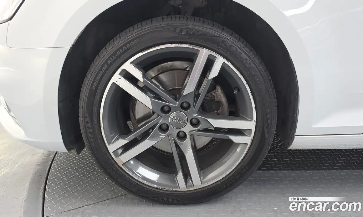 Audi A4 2019 2.0 автомат (гидро), фото 5
