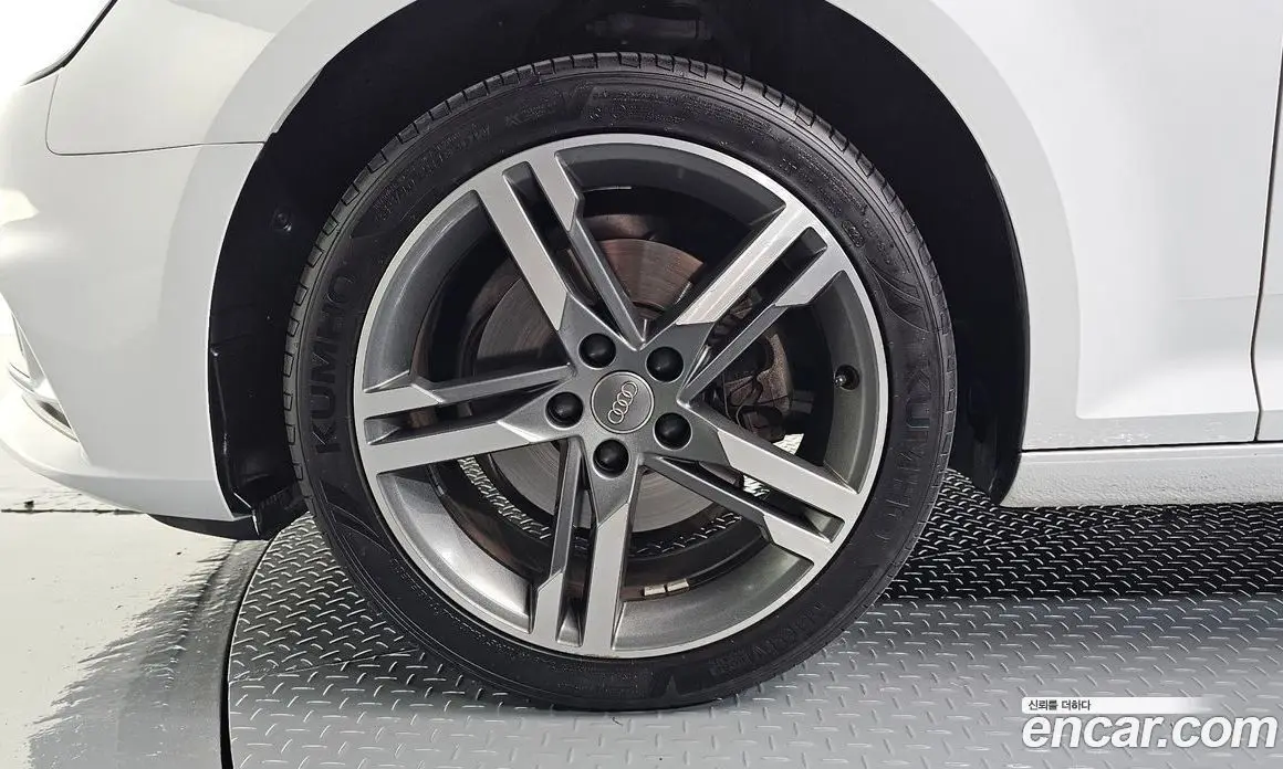 Audi A4 2019 2.0 автомат (гидро), фото 4 Audi A4 2019 2.0 автомат (гидро), фото 4