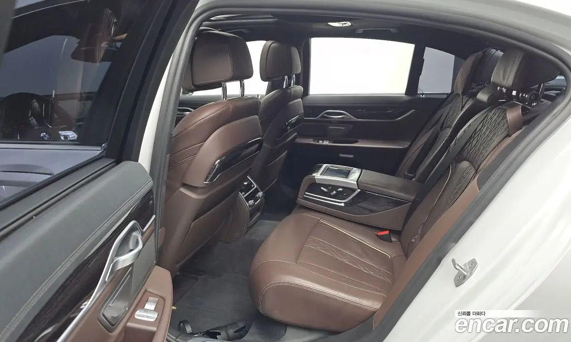 BMW 7 серия 2017 3.0 автомат (гидро), фото 17