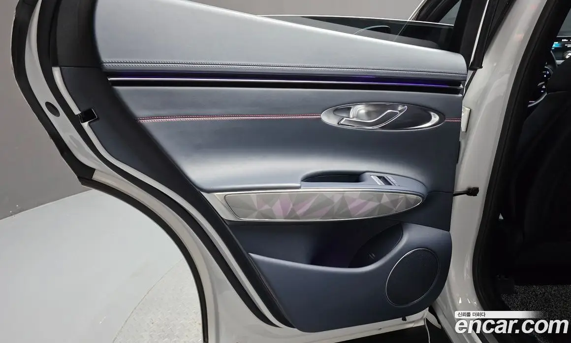 Genesis GV70 2021 2.5 автомат (гидро), фото 15 Genesis GV70 2021 2.5 автомат (гидро), фото 15