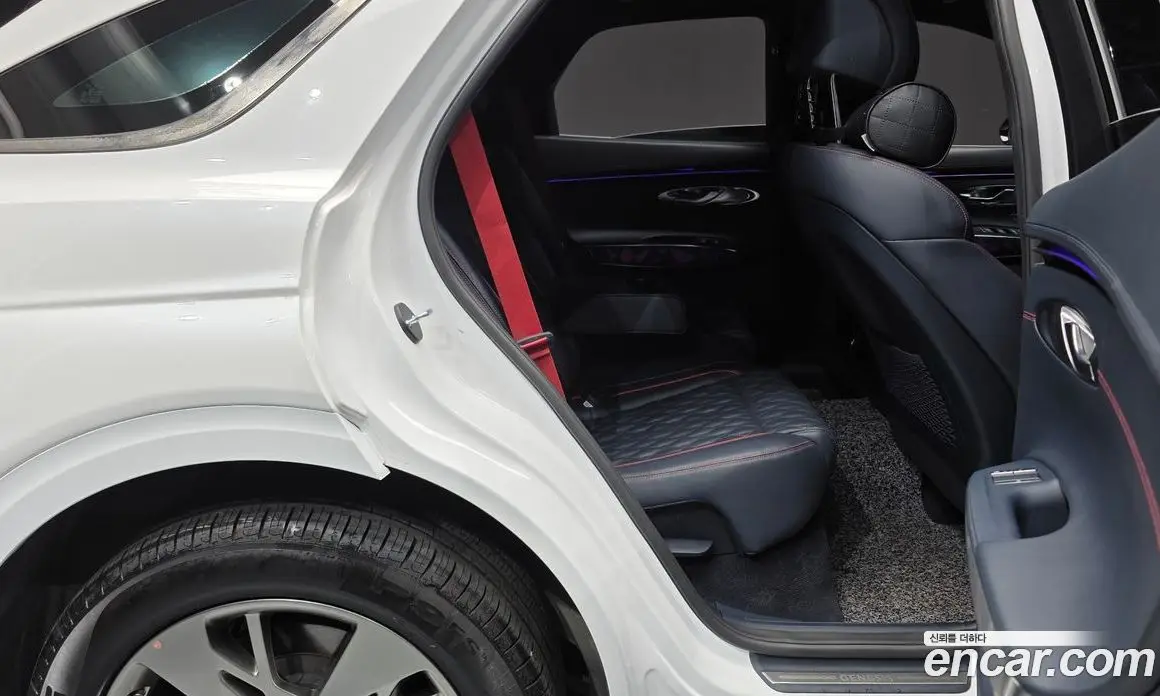 Genesis GV70 2021 2.5 автомат (гидро), фото 17 Genesis GV70 2021 2.5 автомат (гидро), фото 17