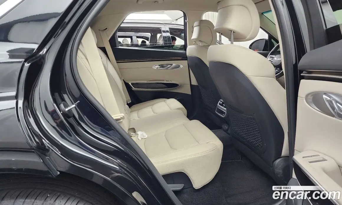 Genesis GV70 2024 2.5 автомат (гидро), фото 18 Genesis GV70 2024 2.5 автомат (гидро), фото 18