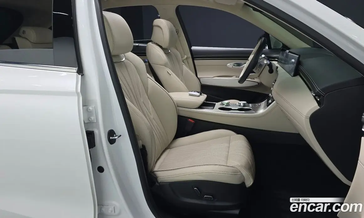 Genesis GV70 2024 2.5 автомат (гидро), фото 15 Genesis GV70 2024 2.5 автомат (гидро), фото 15