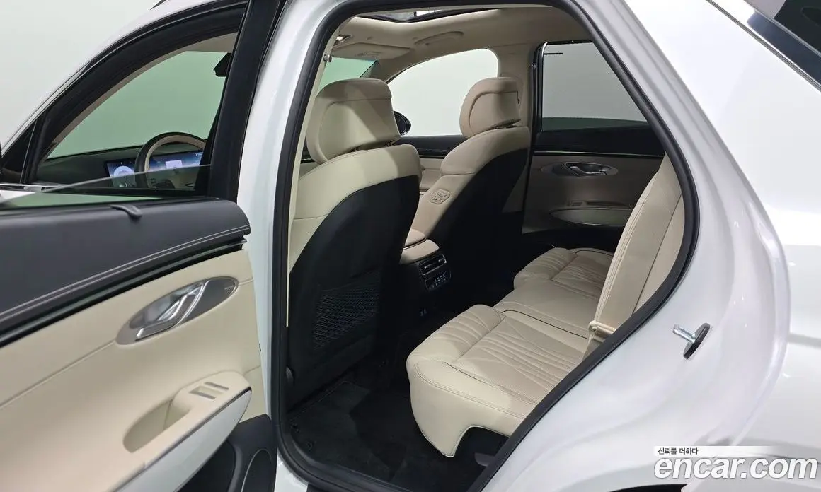 Genesis GV70 2024 2.5 автомат (гидро), фото 16 Genesis GV70 2024 2.5 автомат (гидро), фото 16