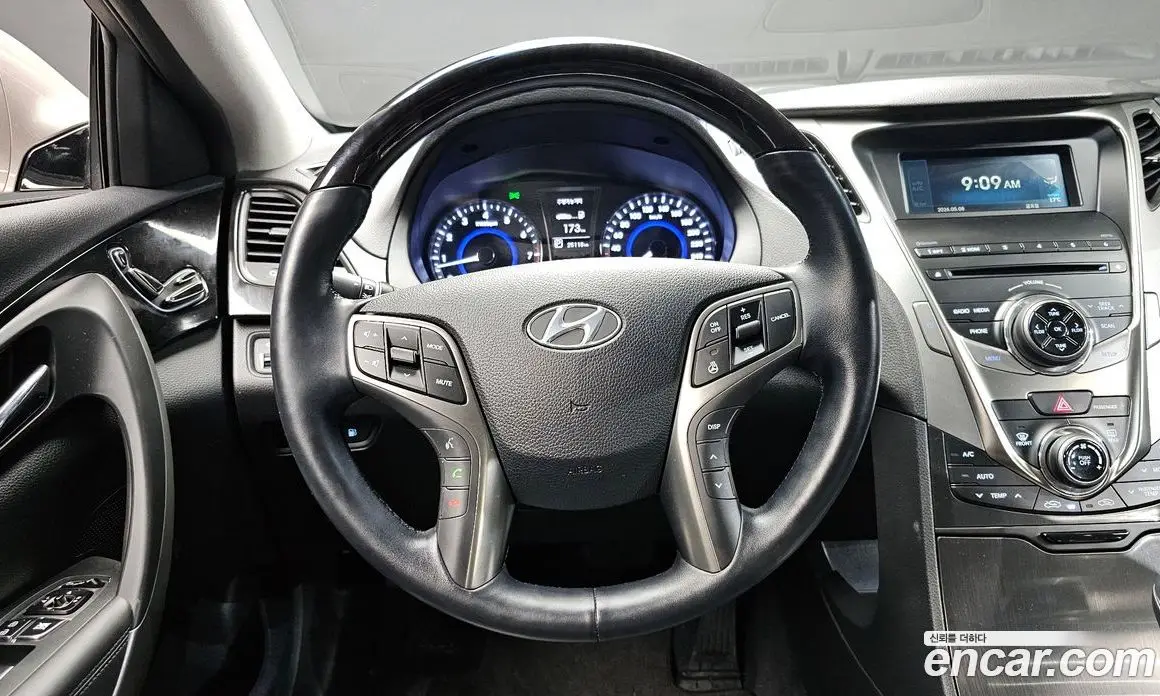 Hyundai Grandeur 2013 2.4 автомат (гидро), фото 18 Hyundai Grandeur 2013 2.4 автомат (гидро), фото 18